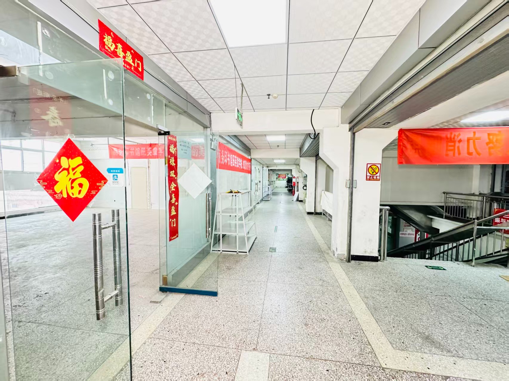 陇海街灵活办公空间，满足企业不同发展阶段需求 ✨ 商业配套完善，助力企业快速成长 ✨ AI产业资源链接，共建创新生态 ✨ 办公、展示、运营一体化空间  现在入驻，抢占AI产业发展新赛道！_COPY
