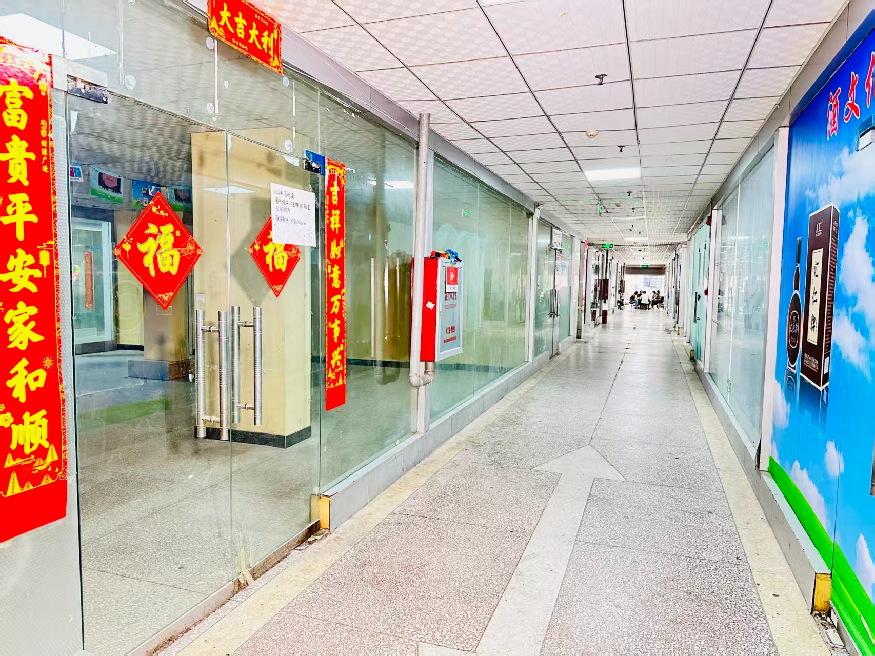 陇海街园区位于洛阳市老城区春都路商贸核心区域，周边商业氛围成熟，交通便利，配套完善。依托传统副食品商贸资源，园区具备良好的经营基础和人气优势，是企业办公、商品展示、批发零售及创业发展的理想选择。